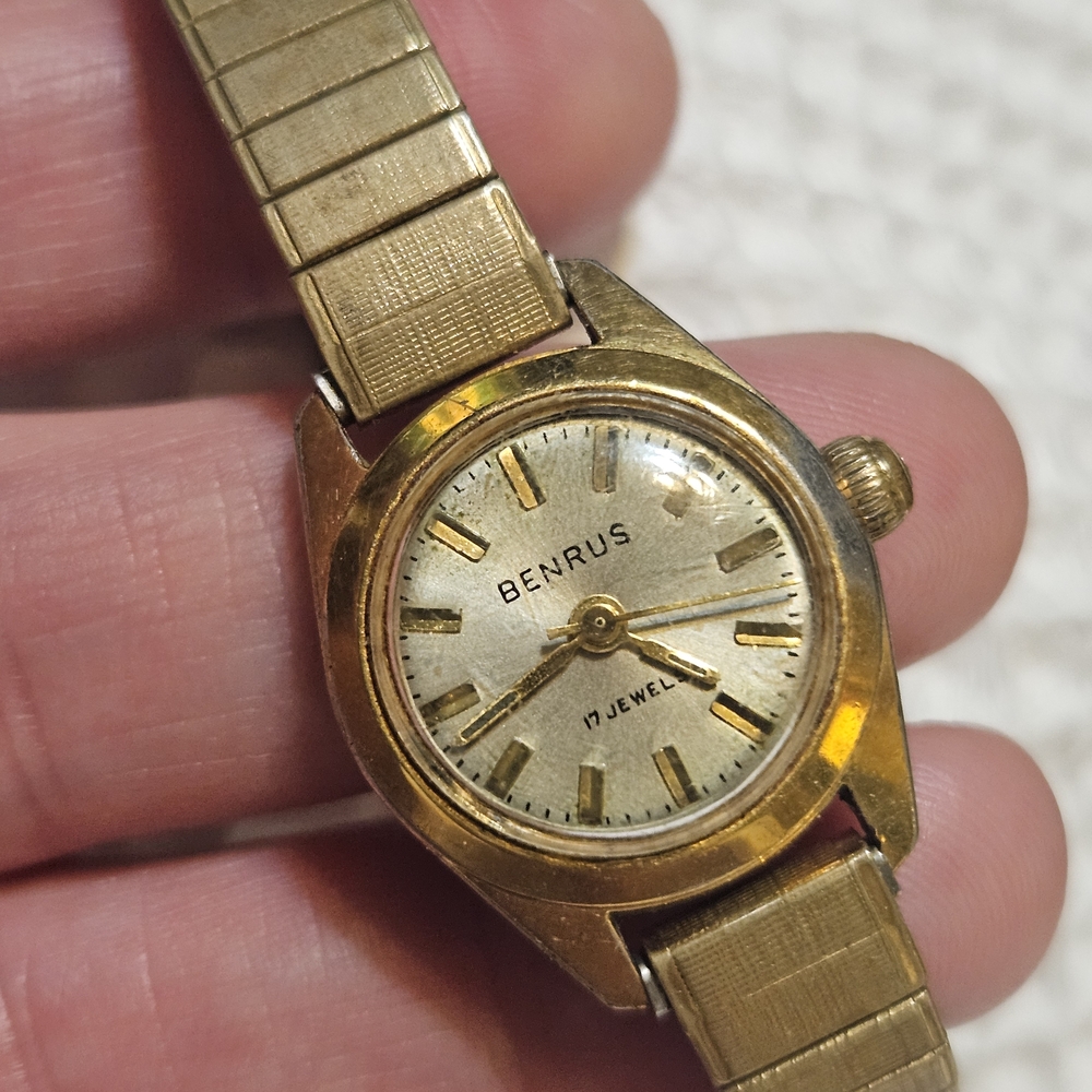 Elegant vintage midcentury Benrus women's watch stunning goldtone Non-working